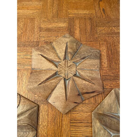 Set of 3 mid-century farmhouse style wood carving wall hangings - Picture 4 of 5